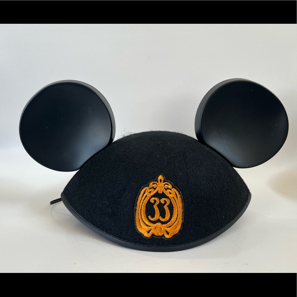 •Disneyland Club 33 Black & Gold Mickey Ears Hat•